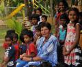 Bild: exb
Sie leidet an Multipler Sklerose und ist deswegen auf einen Rollstuhl angewiesen. Ellen Galle bleibt deswegen aber nicht zu Hause im stillen Kämmerlein. Im Gegenteil: Jedes Jahr im Januar fliegt sie nach Sri Lanka, um vor allem Kindern zu helfen. Doch damit nicht genug: In der Region Amberg-Sulzbach ist Ellen Galle ebenfalls seit Jahrzehnten ehrenamtlich tätig – in MS-Selbsthilfegruppen, die sie entweder leitet oder beratend begleitet.