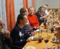 Bild: weu
Einen gemütlichen Abend mit leckerem Essen genossen die ehrenamtlichen Mitarbeiter der evangelischen Kirchengemeinde im Gemeindesaal.