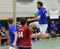 Bild: A. Schwarzmeier
Auf die Sprungkraft von Spielertrainer Christian Strasser (rechts) müssen die BOL-Handballer des HC Weiden beim Gastspiel beim TV Erlangen-Bruck III verzichten.