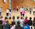 Bild: u
Viel Spaß haben die Freudenberger Schulkinder beim Seilspringen.