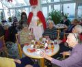 Bild: is
Der Nikolaus verteilte kleine Geschenke an die Heimbewohner. Der Knecht Ruprecht musste nicht „eingreifen“.