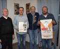 Bild: gi
In einer Box die Jürgen Kellermann (Zweiter von links) in der Hand hält, können alte Handys bei Elektro-Guttenberger, Jürgen Kellermann und in der Sakristei abgegeben werden. Pfarrer Josef Most, Kolping-Vorsitzender Thomas Forster und Michael Guttenberger (von links) unterstützen die Handy-Aktion des Diözesanverbands.