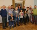 Bild: kro
Preise gibt es für die neuen Vereinsmeister des Kleintierzuchtvereins Waldsassen. Im Bild (von links) Ausstellungsleiter Josef Bauer, Vorsitzender Franz Haberkorn, Lukas Kreuzer, Engelbert Pritzl, Elias Kastl, Michael Lang, Lina Bomann, Michael Kreuzer, Alina Kreuzer, Sabrina Kreuzer, Patrick Kreuzer und Nikolaus Ramer.