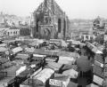 Bild: Stadtarchiv Nürnberg A 39/I Nr. 182-d
Der Christkindlesmarkt im Jahr 1948 mit Blick auf die Frauenkirche.