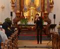 Bild: bey
Christoph Baierl beweist mit der Liedauswahl beim Adventskonzert in der Kreuzbergkirche ein gutes Händchen.