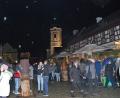 Bild: enz
Trotz der Regentropfen war der Kunsthandwerkliche Weihnachtsmarkt auch am Abend noch gut besucht.
