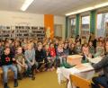 Bild: bey
Autorin Corinna Wallner fasziniert mit ihren Geschichten die Buben und Mädchen der 1. bis 3. Klassen der Zottbachtalschule.