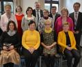 Bild: jr
Für 25 und 40 Dienstjahre wurden zahlreiche Lehrer ausgezeichnet. Im Bild (sitzend von links) Margit Stingl, Roswitha Schraml, Doris Lautenbacher und Marianne Schmidt, (stehend von links) Alfred Scheidler, Gabriele Schmidt, Schulrätin Martina Puff, Elisabeth Kinle, Personalratsvorsitzender Wilhelm Trisl, Irmgard Wittmann, Lothar Riedl, Marlies Frank und Schulamtsdirektor Rudolf Kunz.