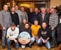 Bild: bkr
Thomas Krenzer (Mitte mit Scheibe) und Peter Hößl (links daneben) dominieren beim Jahresabschlussschießen. Vorsitzender Martin Schmid (links) dankt bei der Siegerehrung für die rege Teilnahme.
