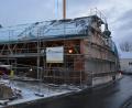 Bild: jr
Im winterlichen Kleid präsentiert sich der Schafferhof, das derzeit teuerste Projekt der Marktgemeinde. Bis zum Frühjahr 2020 soll der Umbau in ein Info- und Begegnungszentrum abgeschlossen sein.
