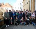 Bild: Stadt Amberg
Ein besonderer Tag für die Dreifaltigkeits-Mittelschüler. Statt ins Klassenzimmer geht es ins Rathaus und dort auf den Balkon.