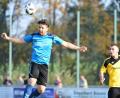 Bild: Schrems
Zur Winterpause haben der SV Poppenreuth und der FC Tirschenreuth völlig unterschiedliche Ausgangspositionen in der Fußball-Bezirksliga Ost. Während die Poppenreuther noch in Richtung Spitzenplatz schielen dürfen, muss sich der FC für den Abstiegskampf in der Frühjahrsrunde wappnen. Im direkten Vergleich zwischen beiden Vereinen gab es im Oktober ein 1:1. In dieser Szene klärte der Tirschenreuther Emre Taskiran (links) vor Josef Kotrba (SVP).