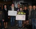 Bild: kro
Mit insgesamt 2853 Euro konnte der Fußballstammtisch Tirschenreuth den Verein Traumzeit e.V.“ unterstützen. Im Bild die Scheckübergabe mit (von links) Mario Bäumler, Maria Hierold, Felix Beimler, Holger Neid, Jakob Beimler, Yvonne Vogelstetter, Nicole Beimler und Paul Brysch.