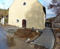 Bild: jp
Derzeit laufen die Bauarbeiten für den barrierefreien Zugang zum Kircherl und der Klause St. Lampert. Doch auch hier werden die Erneuerungen teurer als geplant.