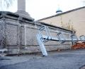 Bild: Gabi Schönberger
Der Radlständer vor dem Friedhof ist demoliert, erfüllt aber trotzdem einen wichtigen Zweck.