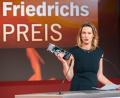Bild: Daniel Bockwoldt/dpa
Die bekannte Fernsehjournalistin Anja Reschke mit dem Hanns-Joachim-Friedrichs-Preis.