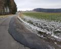Bild: gi
Die Gemeindeverbindungsstraße Isgier-Burkhardsrieth ist in einem sehr schlechten Zustand. Gemeinsam wollen die Stadt Pleystein und der Markt Moosbach die Straße ausbauen.