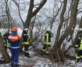Bild: dob
Die wilde Ablagerung im Gebüsch am Gagernweg brannte. Die Feuerwehr hatte das Feuer am Samstagvormittag schnell unter Kontrolle.