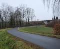 Bild: do
Landwirten, Höflaser Bürgern und Radfahrern: Allen soll, wie vom Amt für Ländliche Entwicklung gefordert, eine Verstärkung des Oberbaus auf der Ortsstraße in Richtung Höflas nach allgemein gültigen Technik-Richtlinien Vorteile bringen.