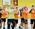 Bild: Hubert Ziegler
Applaus, Applaus! Die Handballer der HG Amberg verabschieden sich mit einem 32:24-Sieg im Spitzenspiel bei der HG Eckental in die Weihnachtspause.