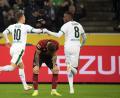 Bild: Federico Gambarini/dpa
Gladbachs Thorgan Hazard und Denis Zakaria feiern das 1:0.