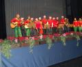 Bild: grm
Farbenfroh und auch besinnlich stimmt das HPZ Irchenrieth bei ihrer Weihnachtsfeier in der Max-Reger-Halle in Weiden auf das bevorstehende Fest ein. Der Werkstattchor erfreut mit Liedbeiträgen.