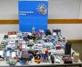 Bild: Polizei Amberg
Ein ganzes Warenlager gestohlener Artikel, alle noch originalverpackt, hat die Polizei in einer Wohnung in Schmidmühlen gefunden.