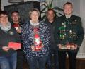 Bild: frd
Das Nikolausschießen gewann (vorne von links) Beate Becher vor Christa Roth und Schützenmeister Manfred Becher jun. Dahinter die Nächstplatzieren (von rechts) Franz Balk und Philipp Roth.