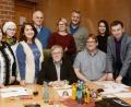Bild: Gabi Schönberger
Veit Wagner (sitzend, Mitte) leitet weiterhin den Integrationsbeirat. Weitere Mitglieder sind (von links) Alexander Weber, Tüly Koc, Svitlana Ioffe, Sema Tasali-Stoll (SPD), Theo Klotz (Bürgerliste), Julia Lenhart (Bildungskoordinatorin), Hans-Jürgen Gmeiner (CSU), Alexander Grundler (Integrationsbeauftragter), Samira Aghadadashova und Waldemar Hock.