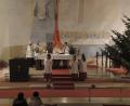 Bild: hzi
Pfarrer Andreas Straub (Mitte) und Pater Samuel Patton (rechts) konzelebrieren den Festgottesdienst.