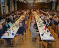 Bild: jr
Prall gefüllt ist der Saal des Josefsheims bei der traditionellen Pensionärs-Weihnachtsfeier der Firma Schott.