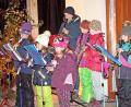 Bild: zer
Die Kinder spielen auf ihren Blockflöten.