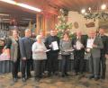 Bild: tu
von links Stadträtin Christine Neuber, Vorsitzenden Josef Rewitzer, die Jubilare Renate Götz, Claudia Poxleitner, Helmut Troglauer, Irene Bock, Albert Kick sowie Dr. Peter Trstan und Bürgermeister Rainer Rewitzer.