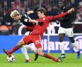 Bild: agentur_dpa
Kampf war Trumpf in der Allianz-Arena am Mittwochabend. Thomas Müller (rotes Trikot) und seine Bayern rangen RB Leipzig um Kevin Kampl nach intensiven 90 Minuten nieder.