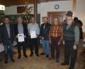 Bild: gz
Ehrenmitglied Rainer Bauriedl, Ehrenvorsitzender Siegfried Kleber und stellvertretender Bezirksvorsitzender Manfred Zettl dankten Günther Frank und Johann Götz (vonr.) für die Treue. Dem Dank schloss sich 3. Bürgermeister Josef Illing an (li).