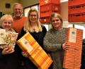 Bild: rgr
Manuela Oehrlein (vön rechts) und Stephanie Keßl haben ein Herz für Kinder gezeigt und Geld für die Geschenkaktion des Bürgervereins gespendet. Monika Sebald (von links) und Helmuth Wächter lfreuten sich.