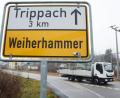 Bild: Gabi Schönberger
Über zu viel Schwerlastverkehr auf der Gemeindeverbindungsstraße von Weiherhammer nach Trippach beschweren sich die Anwohner.