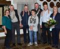 Bild: fjo
Schützenmeisterin Hildegard Werner (links) kürt mit Gauschützenmeister Stefan Brandmiller (rechts) Johann Schönberger, Franz Wildenauer, Aaron Kleber, Johann Kick, Franz Peintinger und Renate Forster (von links).
