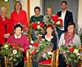 Bild: R. Kreuzer
Für langjährige Mitarbeit danken Denis Parchomenko (hinten, rechts) und Kreischefin Hilde Zebisch (links) Rosalinde Thiefentäler, Roswitha Feslmeier und Birgit Magerer (sitzend, von links) sowie Heidi Mathy, Anna Root und Sonja Zimmet (stehend, von links).