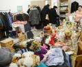 Bild: Gabi Schönberger
Die Tafel in Weiden bietet nicht nur Essensausgabe, sondern auch eine Wärmestube und einen Flohmarkt. Während die Aufwärmgelegenheit nur wenige nutzen, sind Klamotten und Geschirr sehr begehrt.