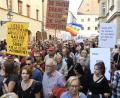 Bild: Petra Hartl
Demo im Oktober: Vom Marktplatz bis zum ACC demonstrieren laut Polizei ungefähr 300 Leute gegen die AfD.