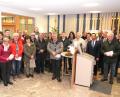 Bild: fvo
Raiffeisenbank-Geschäftsstellenleiter Michael Haubner (Fünfter von rechts) übergibt Spenden in Höhe von 8000 Euro an die Vereins- und Organisationsvertreter. Mit dabei Raiffeisendirektor Werner Bäumler (Dritter von rechts).