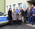 Bild: exb
Als Zeichen der Wertschätzung sieht CSU-Kreistagsfraktionschef Stephan Oetzinger (Zweiter von rechts) den jährlichen Besuch bei der Neustädter Polizeiinspektion. Dienststellenleiter Hermann Weiß (vorne, Dritter von rechts) lobt die gute Unterstützung durch die Politik.