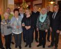 Bild: jr
Langjährige und verdiente Mitglieder zeichnete der ATS Mitterteich bei seiner Weihnachtsfeier aus. Im Bild (von links) Stadtverbandsvorsitzender Peter Haibach, Annemarie Zeus, Vorsitzender Andreas Dreßel, Veronika Halbauer, Dr. Hans Schaumberger, Christine Mörtl-Wurdack, Franz Müller, Elfriede Fick, Konrad Hoyer und Bürgermeister Roland Grillmeier.