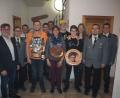Bild: gz
Die Schützenführung gratulierte Matthias Pfannenstein (Kette) zum Schützenkönig, Simon Bauriedl zum Jugendkönig und Carina Dobmeier zur Schützenkönigin, sowie allen Vizes und Vereinsmeistern zu ihren Erfolgen.