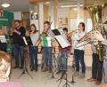 Bild: weu
Mit Leiterin Christine Forster (links) war der Posaunenchor der evangelischen Kirchengemeinde im Advent auf Tournee.
