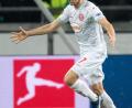 Bild: dpa
Völlig losgelöst: Der Vilsecker Oliver Fink nach seinem Tor gegen Hannover.