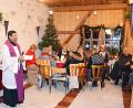 Bild: ü
Festlich und gemütlich zugleich ist die Scheune bei der Adventsandacht eingerichtet.