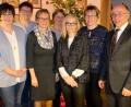 Bild: do
Auch „neue Kräfte für Speinshart“ heißt Bürgermeister Albert Nickl (rechts) in der Jahresschlussfeier willkommen: Ingrid Lehmann und Ursula Schön (Beschäftigte im Schulbereich, von links), Grundschulrektorin Gabi Bodner, Agnes Seitz (Grünanlagenpflege), Melanie Reis (Schulbereich) und Christine Walter (Grünanlagepflege).
