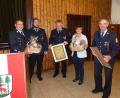 Bild: exb
Ehrenabend der Feuerwehr Neudorf-Rosenbühl: Im Bild von links Kommandant Markus Stock, Vorsitzender Andreas Häckl, Ehrenkommandant Edwin Pfohl, Ehefrau Gerlinde Pfohl und Ehrenvorsitzender Josef Kunz.